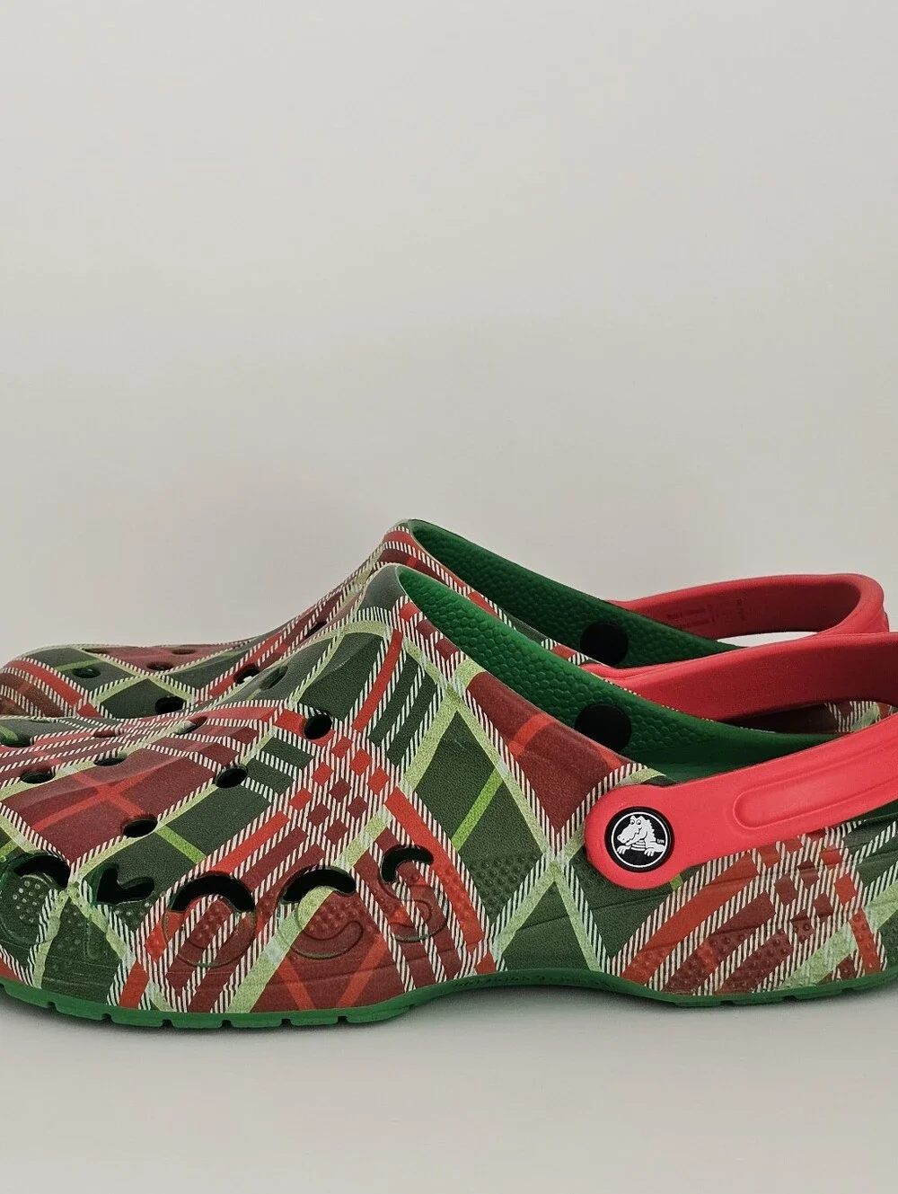 Crocs Baya Holiday Plaid Clog Men's Size 11 Red/Green/White